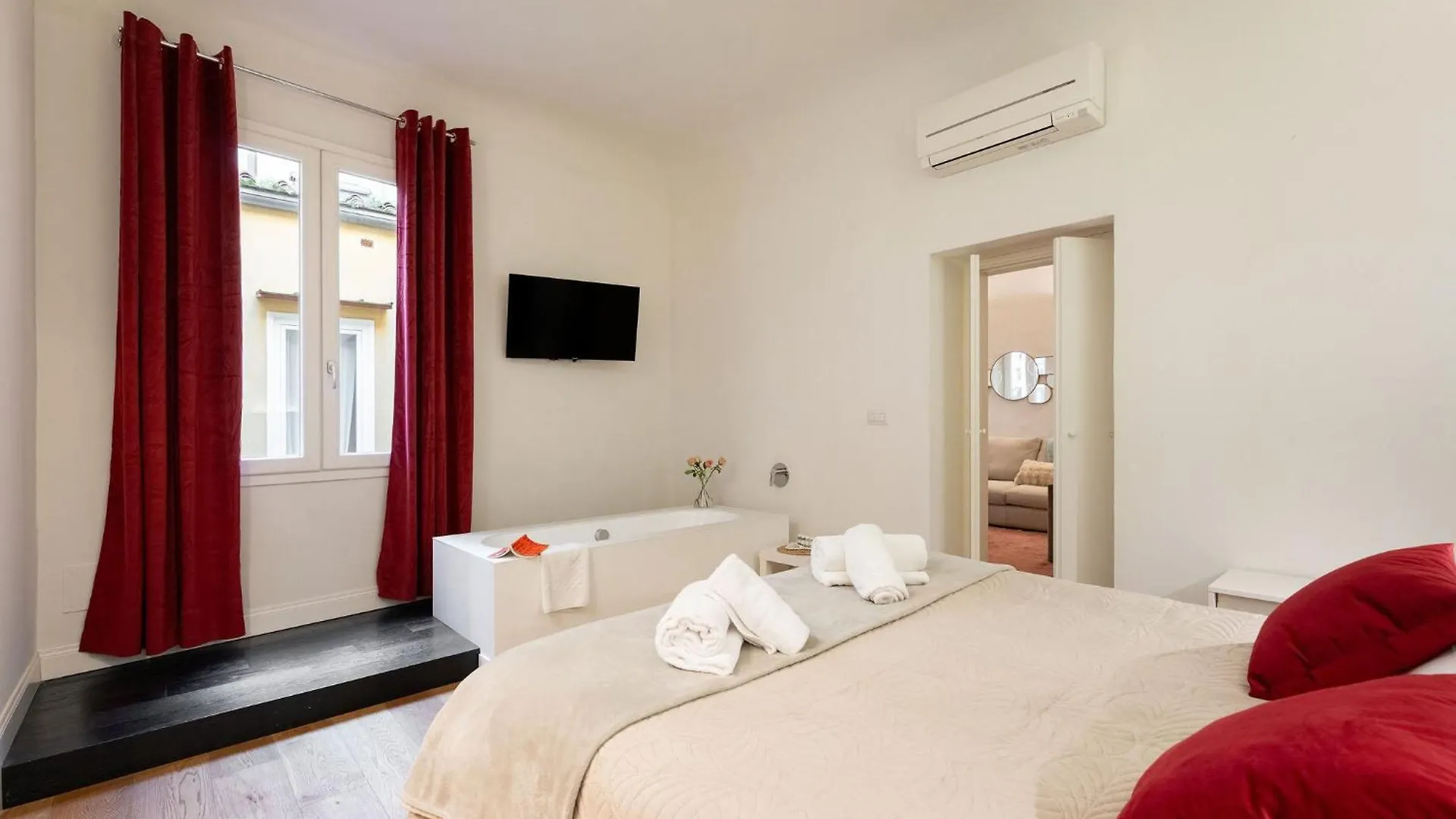 Tb-One Bedroom Luxury Apartment In The Fashion District Florence Italy